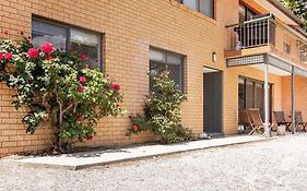 Jindabyne Peaceful Lakeside Escape